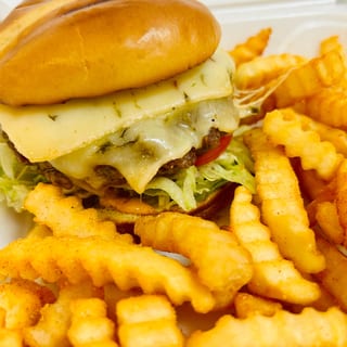 Spicy Cheesburger w/ Fries